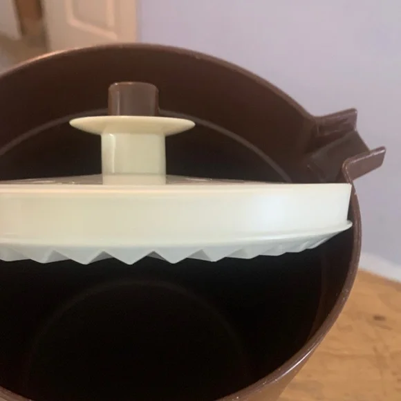 Tupperware Pitcher - Picture 8 of 8